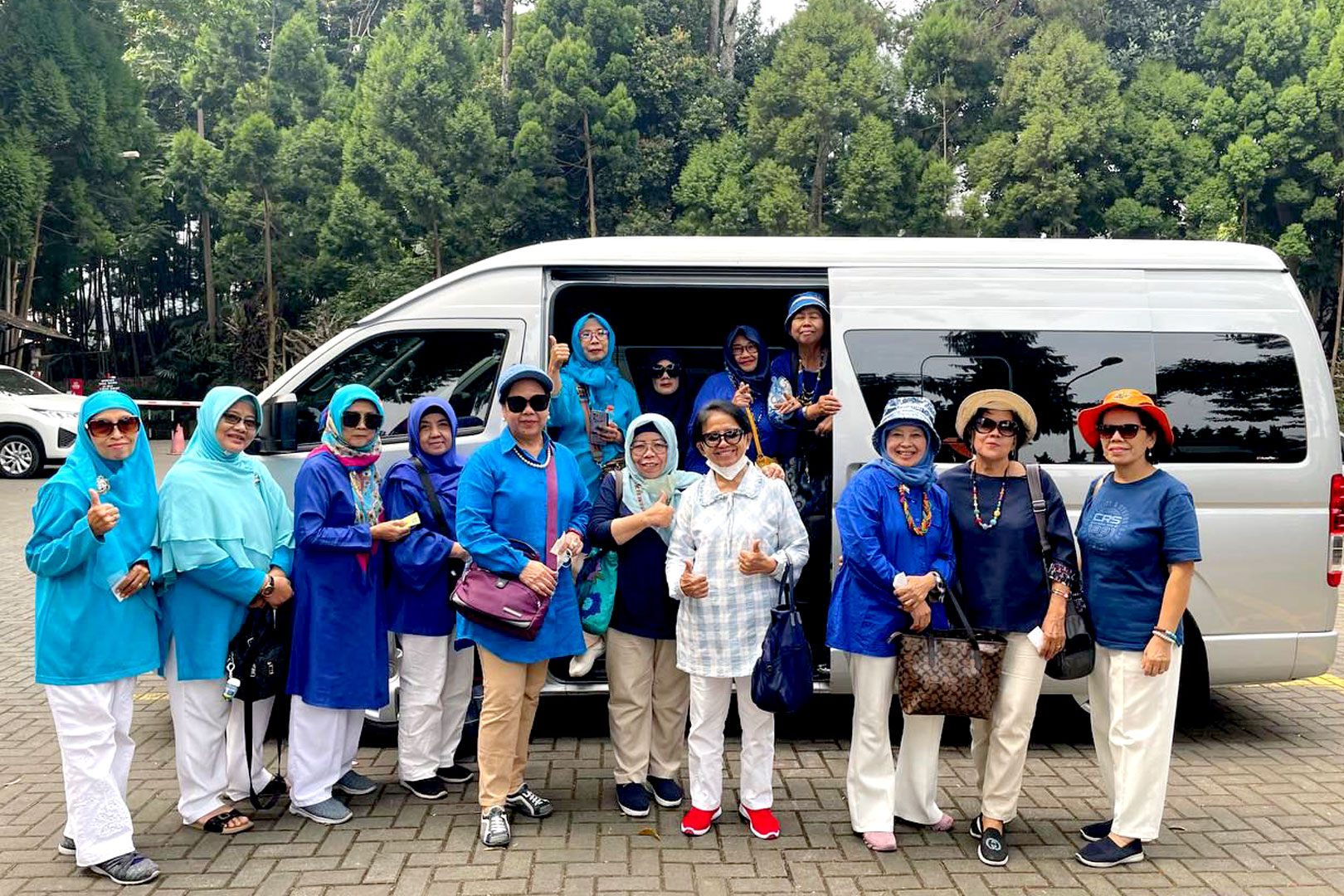 Tour and Travel Hiace